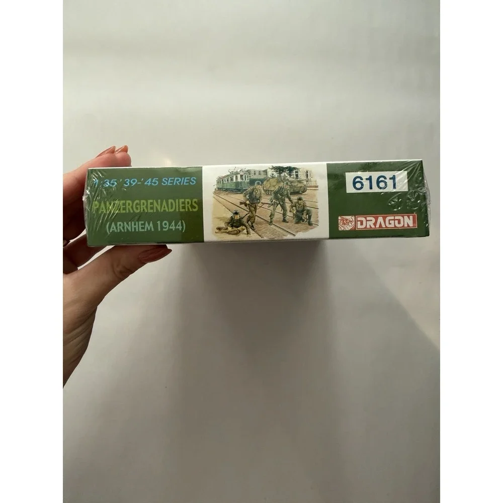 Dragon 6161 Panzergrenadiers Arnhem 1944 1:35 Model Kit '39-'45 Series